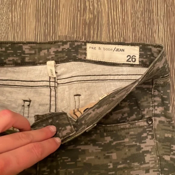 Rag & bone camo skinny jeans, size 26 - Picture 2 of 2